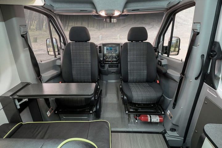 winnebago 4x4 mercedes revel 47 720x480 c