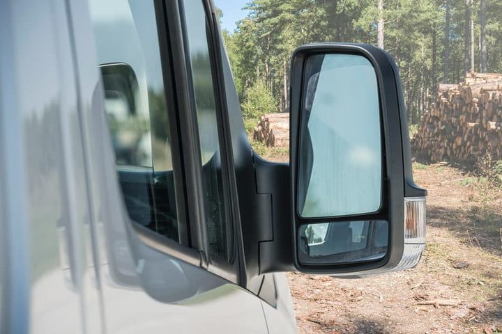 winnebago 4x4 mercedes revel 49 720x480 c