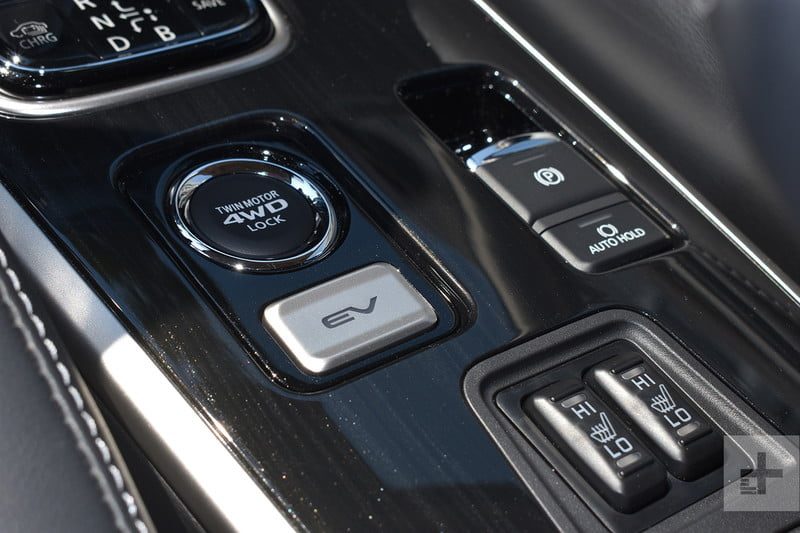 mitsubishi outlander phev hibrido enchufable 2018 buttons 800x533 c