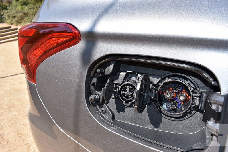 mitsubishi outlander phev hibrido enchufable 2018 charger 800x533 c