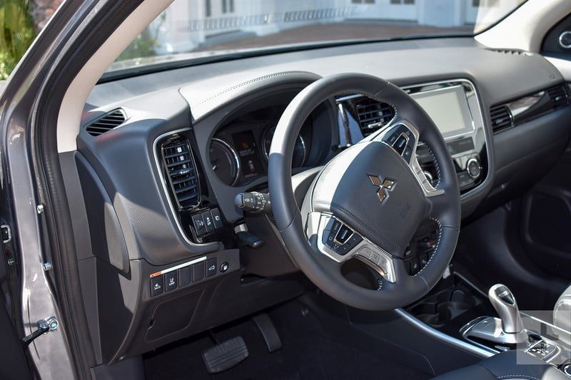 mitsubishi outlander phev hibrido enchufable 2018 steering wheel 800x533 c