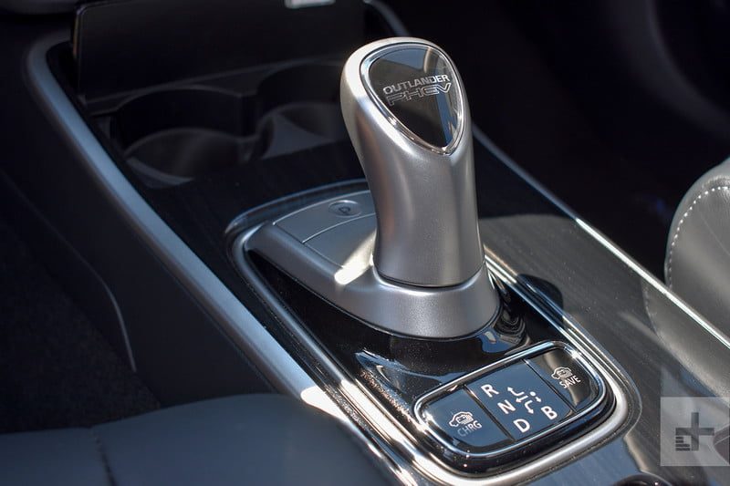 mitsubishi outlander phev hibrido enchufable 2018 stick shift 800x533 c