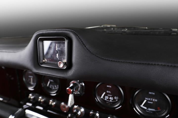 carbon motors restauracion jaguar 420 2017 digitaltrends 1969 restoration 5 720x480 c