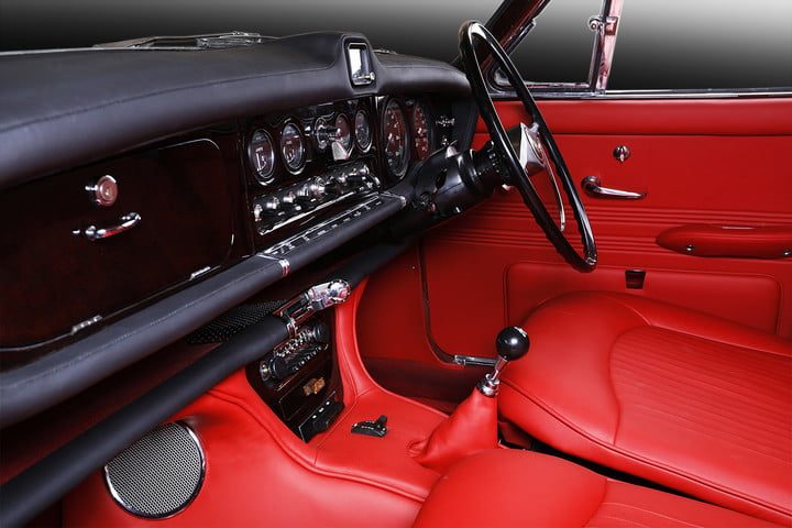 carbon motors restauracion jaguar 420 2017 digitaltrends 1969 restoration 8 720x480 c