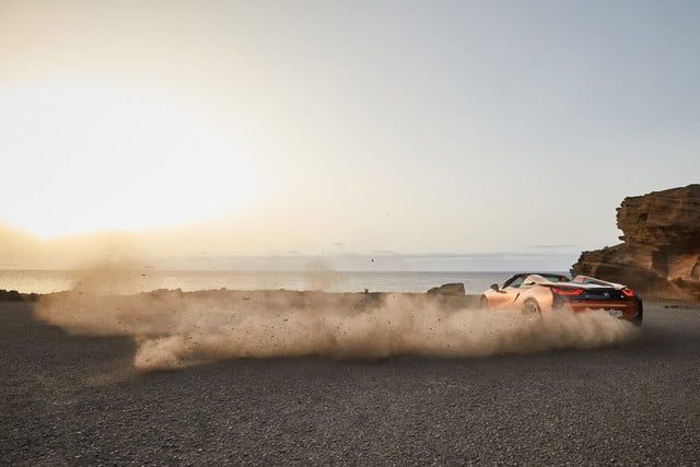 bmw presenta i8 roadster descapotable shooting lanzarote 2 640x427 c