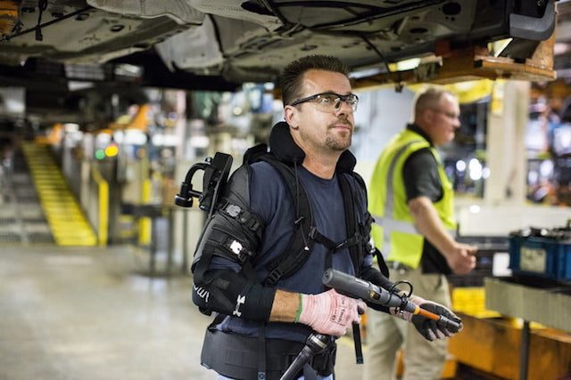 exoesqueleto eksovest ford robot exoskeleton technology pilot 10 720x480 c