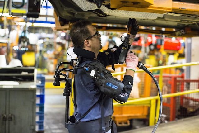 exoesqueleto eksovest ford robot exoskeleton technology pilot 14 720x480 c