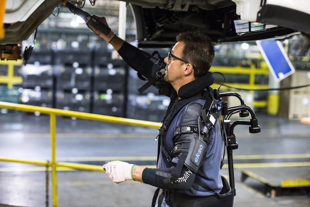 exoesqueleto eksovest ford robot exoskeleton technology pilot 2 720x480 c