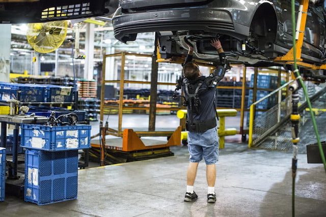 exoesqueleto eksovest ford robot exoskeleton technology pilot 20 720x480 c