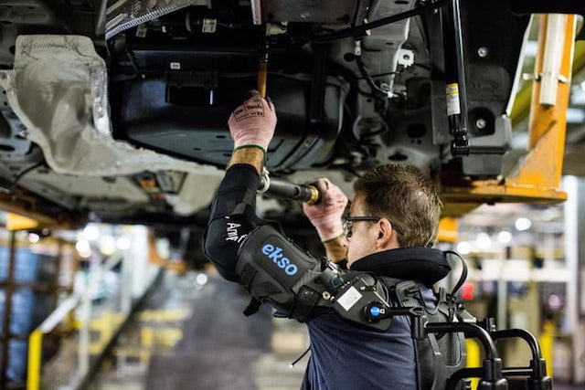 exoesqueleto eksovest ford robot exoskeleton technology pilot 7 720x480 c