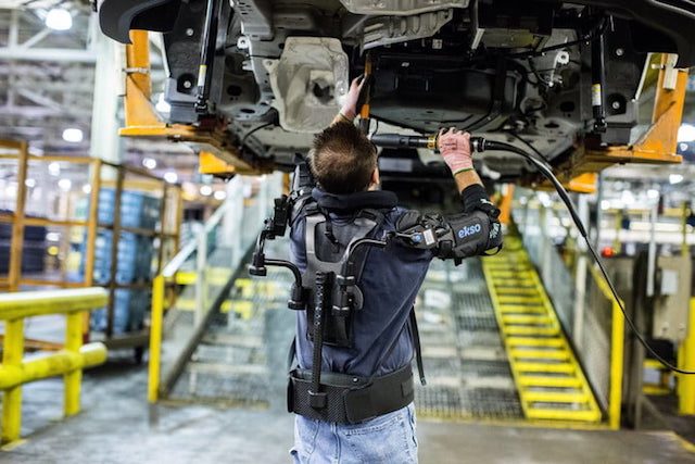 exoesqueleto eksovest ford robot exoskeleton technology pilot 8 720x480 c