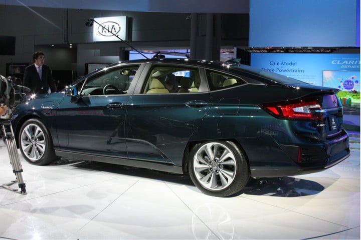 honda clarity electrico hibrido hidrogeno plug in hybrid rear 720x480 c