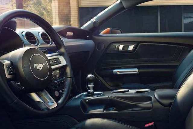 ford mustang 2018 interior 4