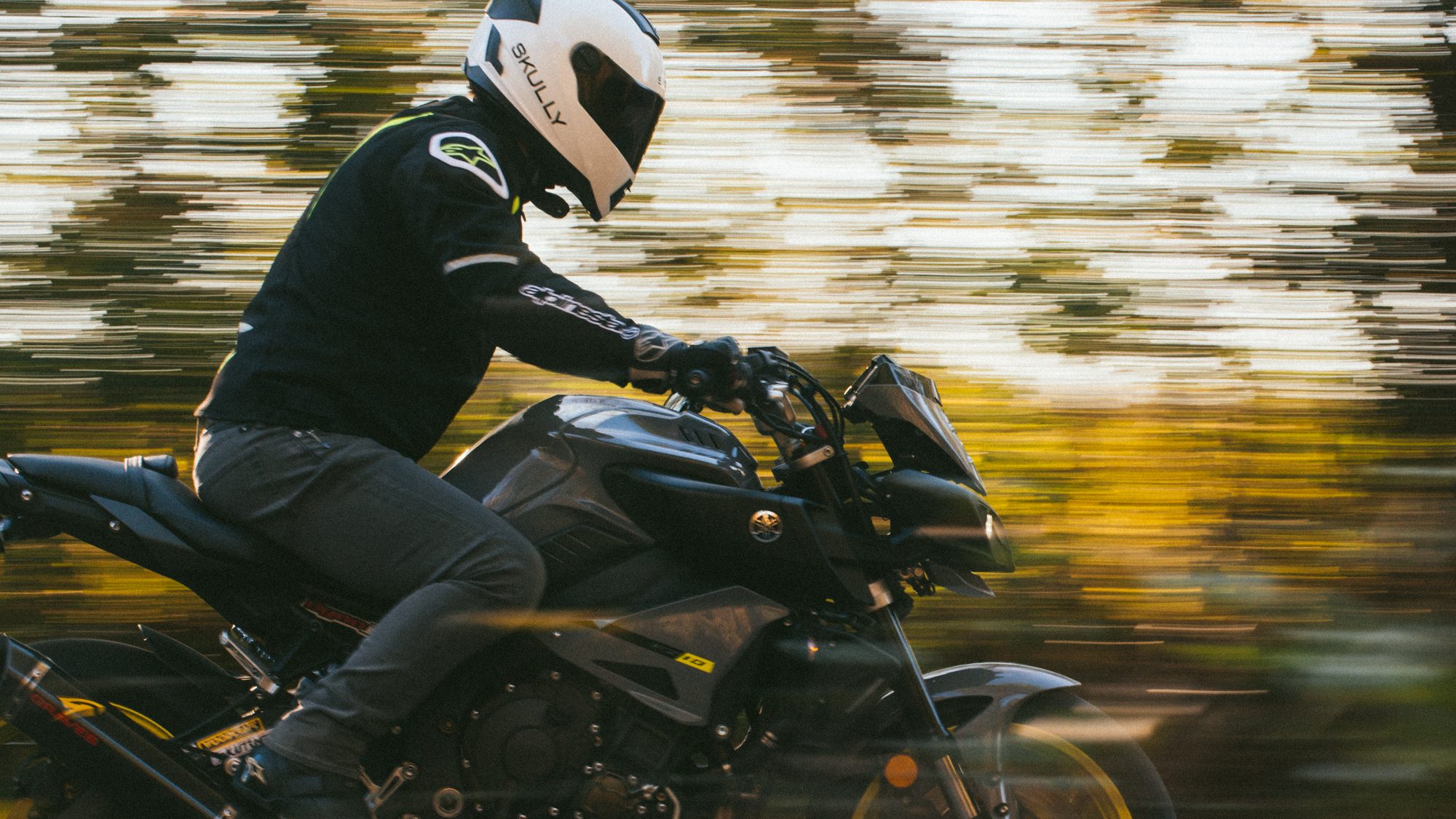 skully ces 2018 casco canvas