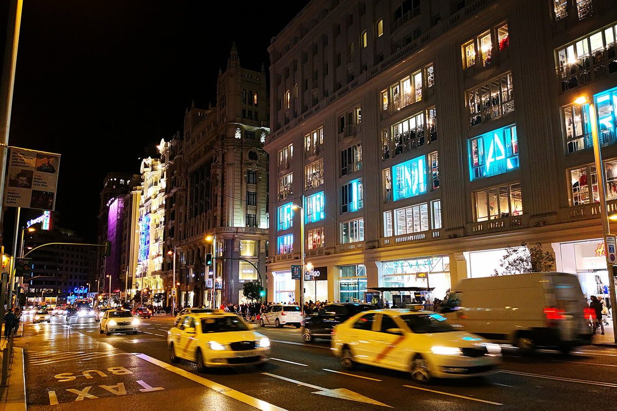 revision huawei mate 10 pro camera sample traffic 1200x800 c