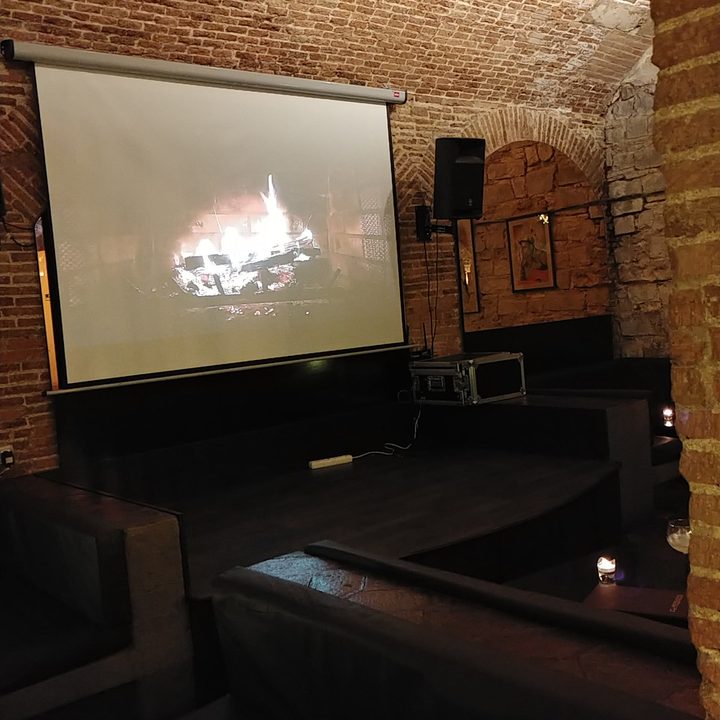 revision lg v30s thinq corner bright mode 1744x2328