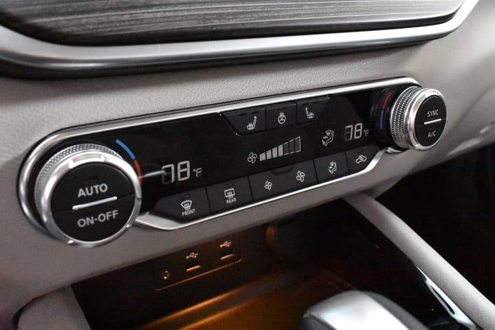 lo mejor auto show ny 2018 dsc 0526 720x480 c