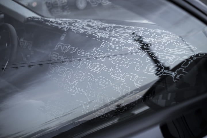 e tron quattro camuflaje ginebra the audi prototype in geneva 14 720x480 c