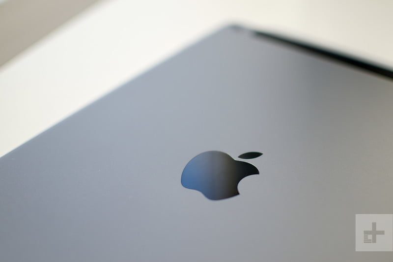 revision ipad 2018 back logo 800x533 c