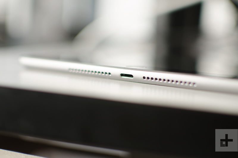 revision ipad 2018 charger 800x533 c