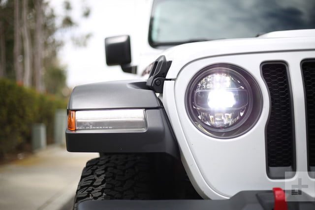 fin de produccion jeep wrangler jk 2018 wranger rubicon unlimited headlight close 640x427 c