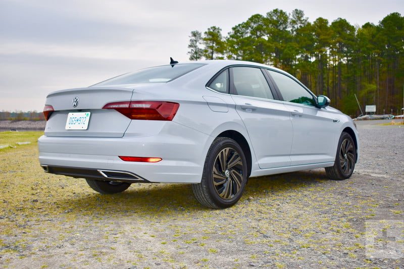 nuevo vw jetta 2019 volkwagen white back angle 800x533 c