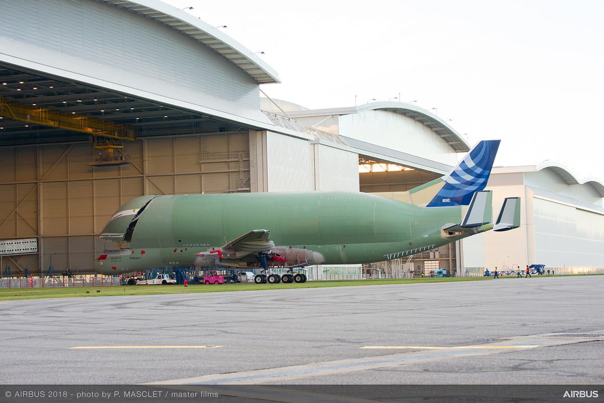 belugaxl airbus belugxl 4 1200x800 c