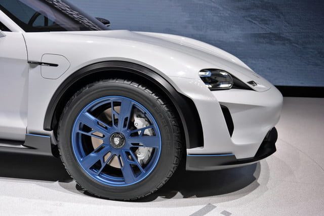 porsche estaciones de carga mission e dt geneva cross turismo concept 3 640x427 c