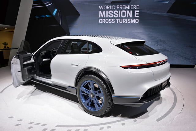 porsche estaciones de carga mission e dt geneva cross turismo concept 8 640x427 c