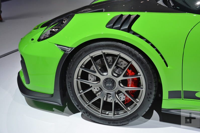 como quitar peso porsche 911 gt3rs dt new york 2018 gt3 rs weissach 4 2 796x531 c