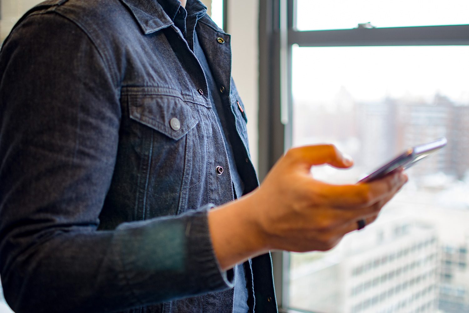 chaqueta inteligente levis google levi jacquard profile phone 640x427 c