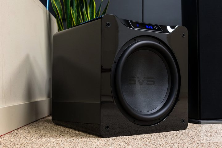 subwoofer en el piso