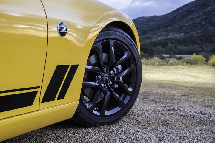 nissan 370z 2018 prueba 37oz press right tire 800x533 c