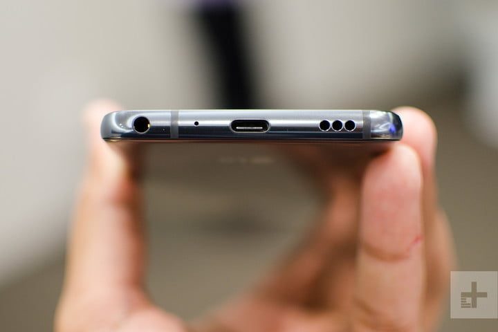 revision lg g7 thinq hands on bottom profile 2