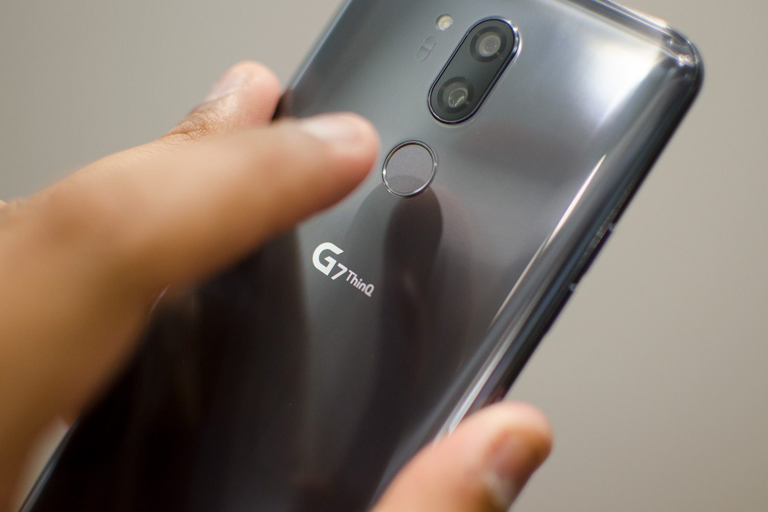 revision lg g7 thinq hands on fingerprint 2