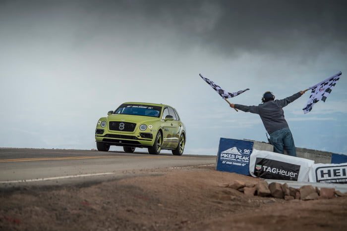 bentley bentayga record pikes peak 1 finish line 700x467 c