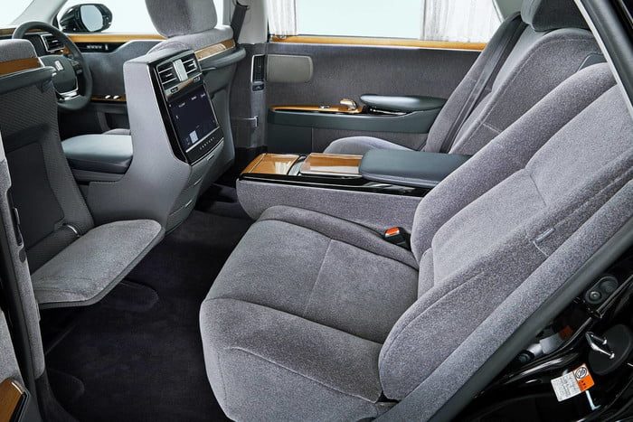 century toyota limusina sedan 2018 01 700x467 c