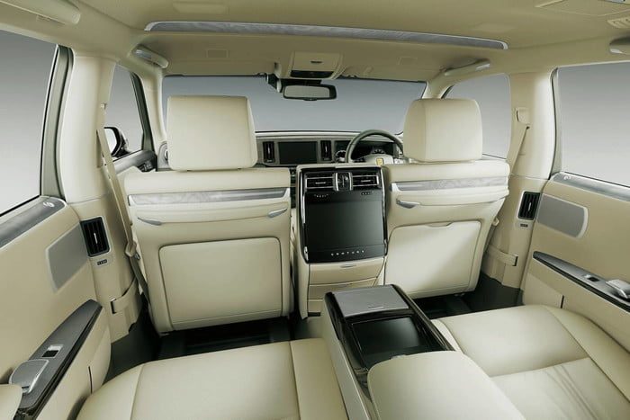 century toyota limusina sedan 2018 06 700x467 c