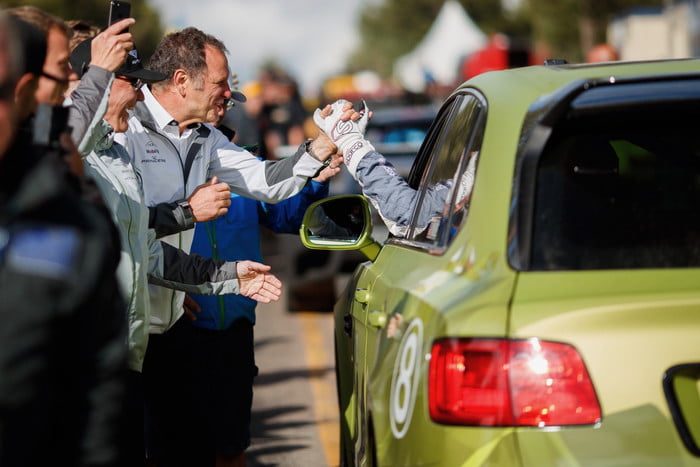 bentley bentayga record pikes peak 6 post race 700x467 c