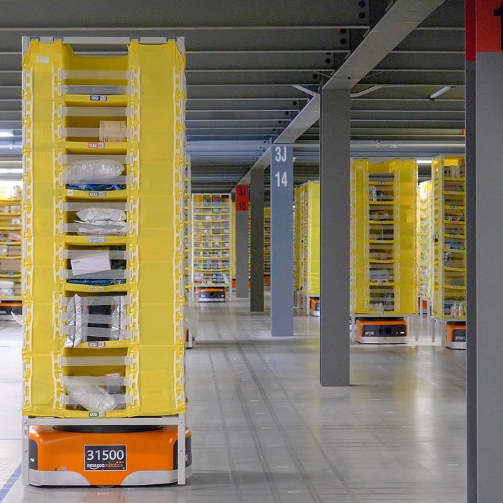 visita centro distribucion amazon fulfillment center shelves 2