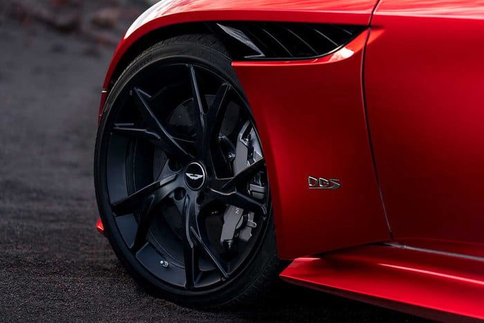aston martin dbs superleggera presentacion leak 8 700x467 c