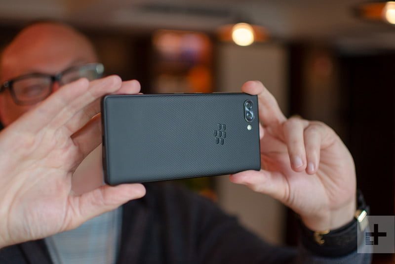 blackberry keytwo key2 hands on using camera 800x534 c