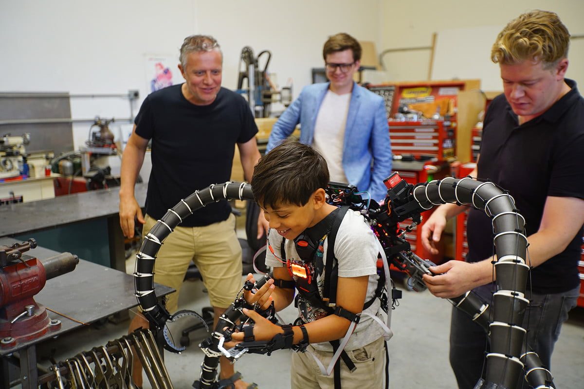 adoscente milonario bitcoin doc oc suit kid 1200x800 c