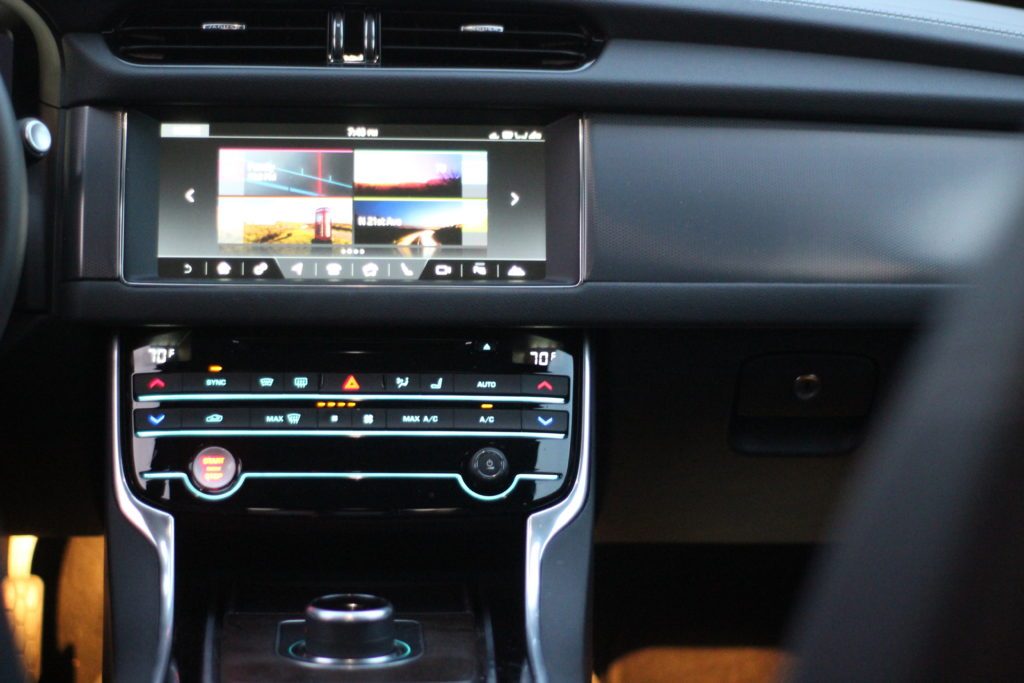 revision jaguar xf r sport 2018 modelo digital trends 10