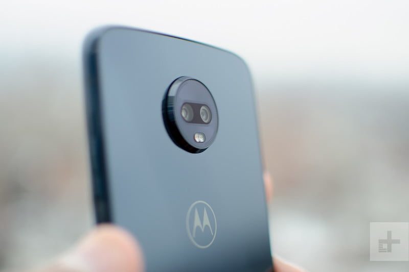 revision moto z3 play hands on camera lens angle 800x533 c