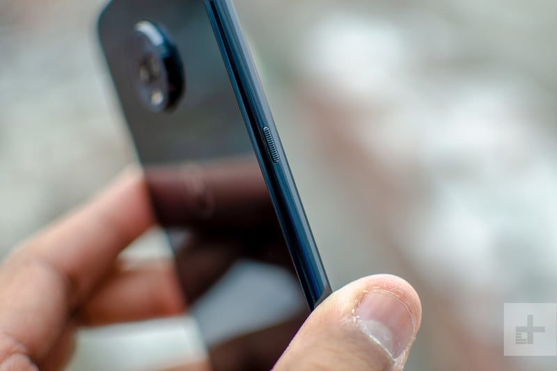 revision moto z3 play hands on power button 800x533 c