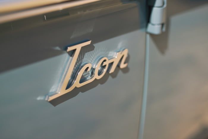 ford bronco old school br icon classic 15 v1 current 700x467 c