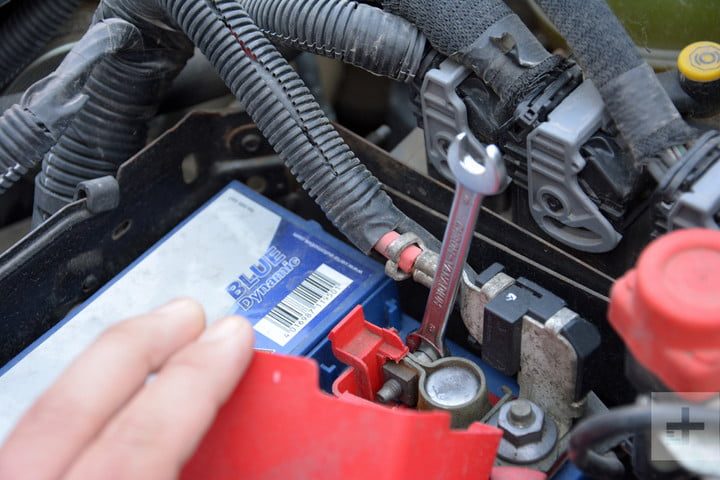 como cambiar una bateria del carro rg car battery 5 720x720