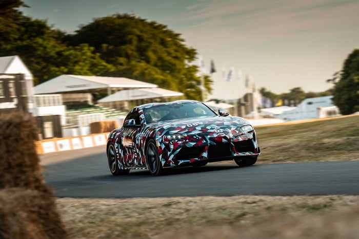 rumores toyota supra 2019 prototype goodwood 1 700x467 c