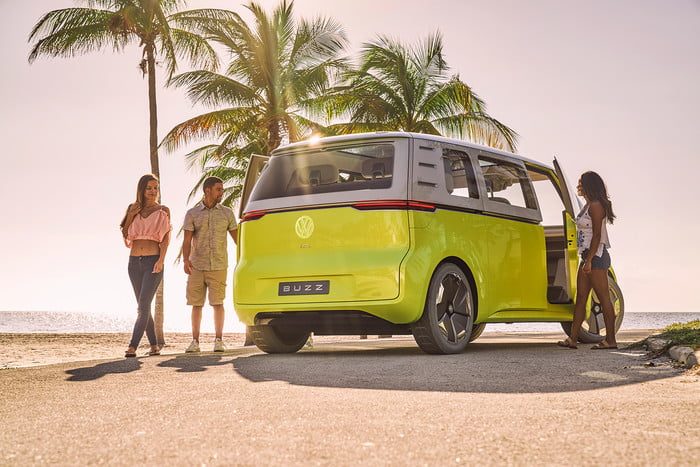 nuevo vw vocho ev cuatro puertas electric id buzz concept beach back 700x467 c